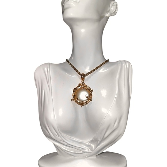 vintage collections Jewelry - 46-25 Vintage Preloved Thorn Crown Moon Stone Medallion Pendant Necklace